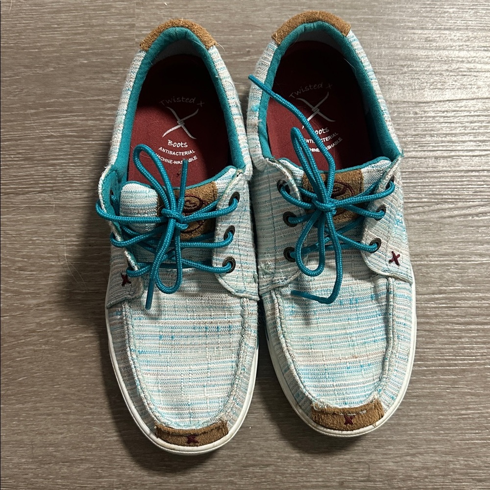 Twisted X size 7M